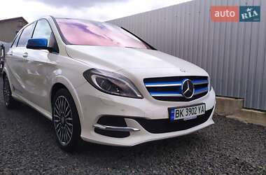 Хэтчбек Mercedes-Benz B-Class 2015 в 