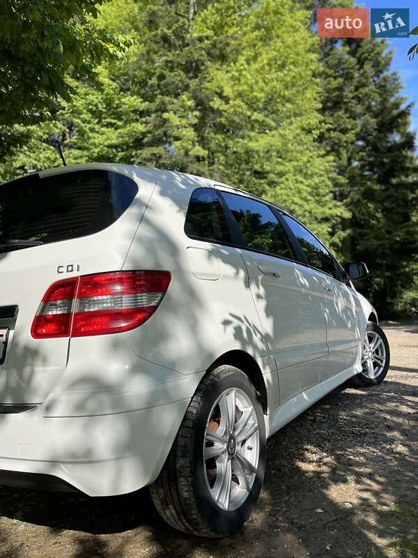 Хетчбек Mercedes-Benz B-Class 2011 в Івано-Франківську