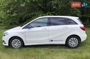Хэтчбек Mercedes-Benz B-Class 2017 в 