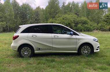 Хэтчбек Mercedes-Benz B-Class 2017 в 
