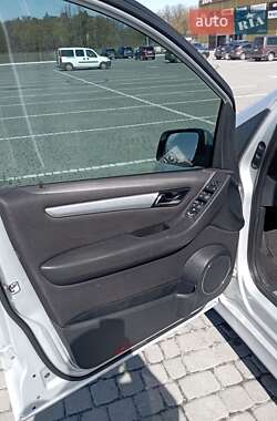 Хэтчбек Mercedes-Benz B-Class 2010 в 