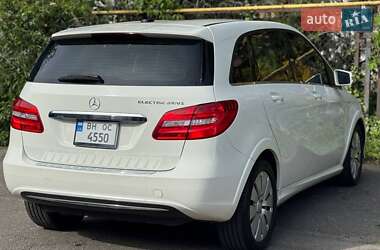 Хетчбек Mercedes-Benz B-Class 2014 в 