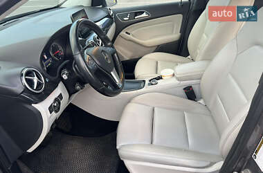 Хетчбек Mercedes-Benz B-Class 2017 в 