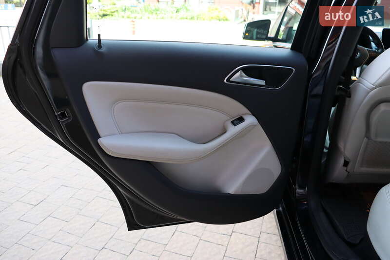 Хэтчбек Mercedes-Benz B-Class 2016 в Львове