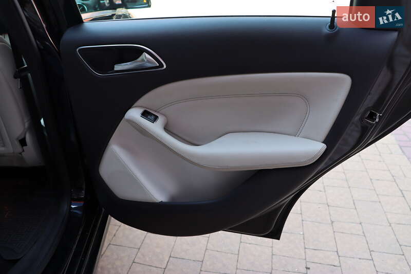 Хэтчбек Mercedes-Benz B-Class 2016 в Львове