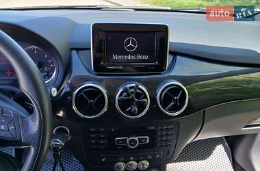 Хэтчбек Mercedes-Benz B-Class 2012 в 