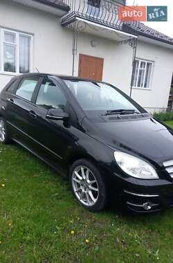 Хэтчбек Mercedes-Benz B-Class 2010 в 