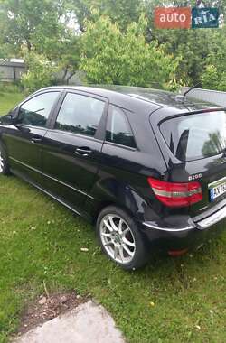 Хэтчбек Mercedes-Benz B-Class 2010 в 