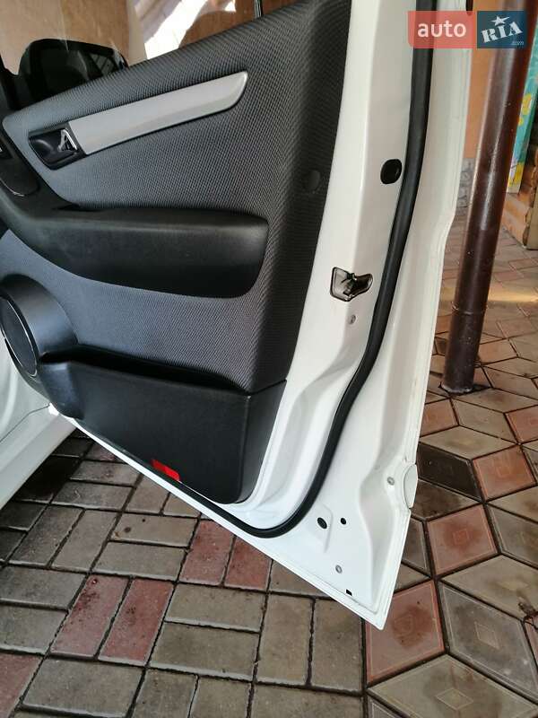 Хетчбек Mercedes-Benz B-Class 2009 в Сумах