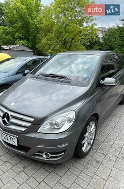 Хэтчбек Mercedes-Benz B-Class 2009 в 