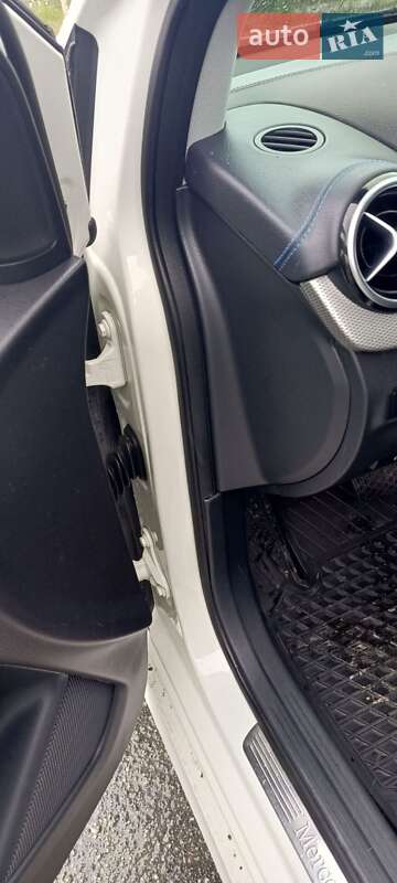 Хэтчбек Mercedes-Benz B-Class 2015 в Вышгороде фото 10 Хэтчбек Mercedes-Benz B-Class 2015 в Вышгороде