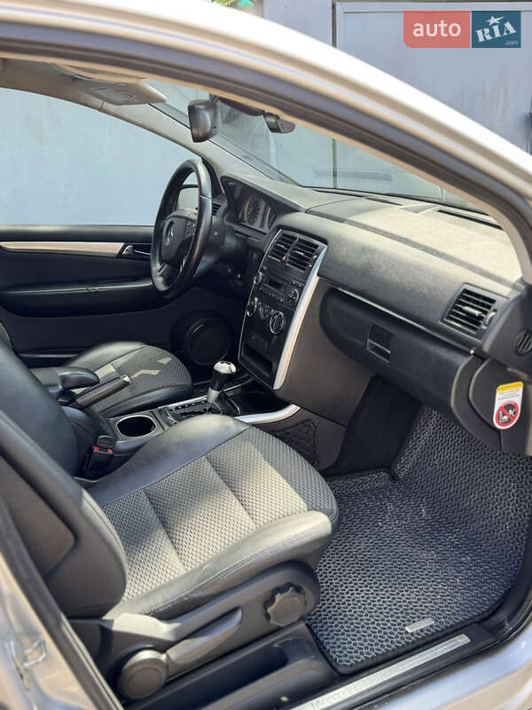 Хетчбек Mercedes-Benz B-Class 2008 в Чернівцях фото 12 Хетчбек Mercedes-Benz B-Class 2008 в Чернівцях