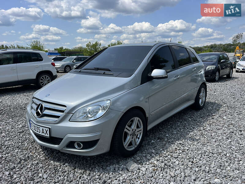 Хетчбек Mercedes-Benz B-Class 2010 в 