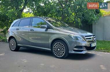 Хэтчбек Mercedes-Benz B-Class 2015 в 