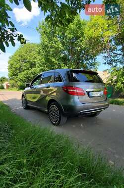 Хэтчбек Mercedes-Benz B-Class 2015 в 