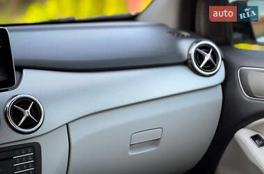 Хэтчбек Mercedes-Benz B-Class 2015 в 