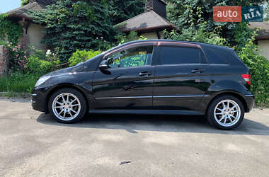 Хэтчбек Mercedes-Benz B-Class 2010 в 