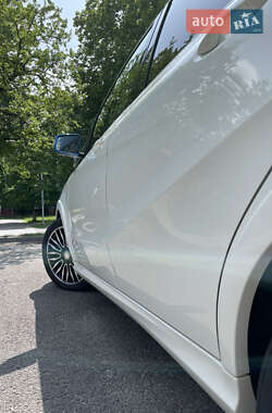 Хэтчбек Mercedes-Benz B-Class 2015 в 