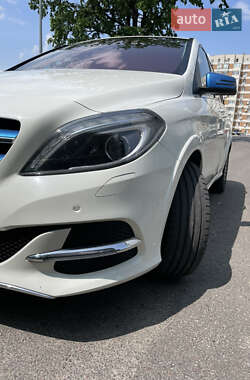 Хэтчбек Mercedes-Benz B-Class 2015 в 