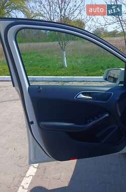 Хэтчбек Mercedes-Benz B-Class 2015 в 