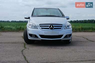Хэтчбек Mercedes-Benz B-Class 2009 в 