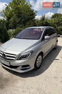 Хэтчбек Mercedes-Benz B-Class 2015 в 