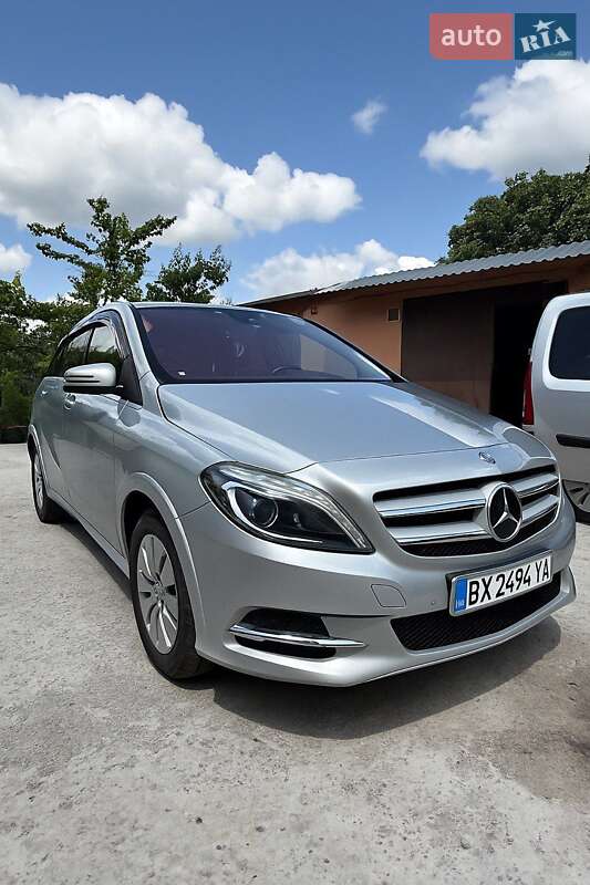 Хэтчбек Mercedes-Benz B-Class 2015 в 