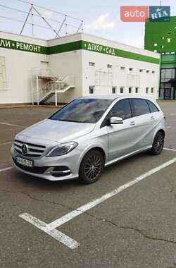Хэтчбек Mercedes-Benz B-Class 2016 в 