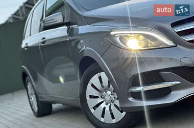 Хэтчбек Mercedes-Benz B-Class 2017 в 