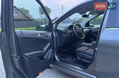 Хэтчбек Mercedes-Benz B-Class 2017 в 