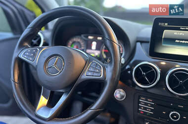 Хэтчбек Mercedes-Benz B-Class 2017 в 