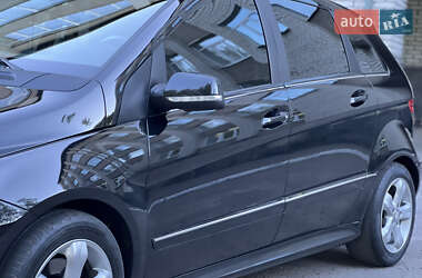 Хэтчбек Mercedes-Benz B-Class 2010 в 