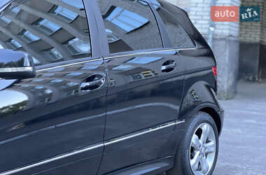 Хэтчбек Mercedes-Benz B-Class 2010 в 