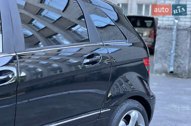 Хэтчбек Mercedes-Benz B-Class 2010 в 