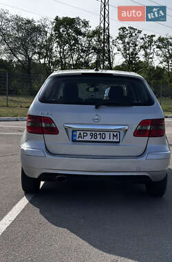 Хэтчбек Mercedes-Benz B-Class 2009 в 