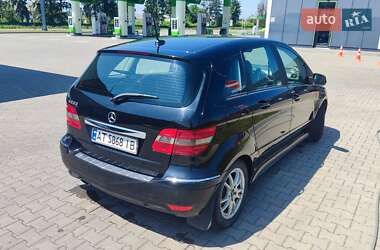 Хэтчбек Mercedes-Benz B-Class 2009 в 