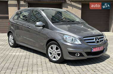 Хэтчбек Mercedes-Benz B-Class 2010 в 