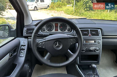 Хэтчбек Mercedes-Benz B-Class 2010 в 