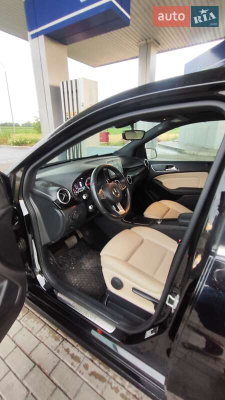 Хэтчбек Mercedes-Benz B-Class 2016 в 