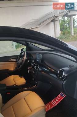 Хэтчбек Mercedes-Benz B-Class 2016 в 