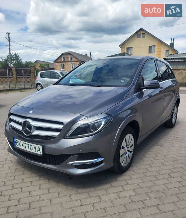 Хэтчбек Mercedes-Benz B-Class 2015 в 