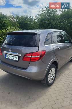 Хэтчбек Mercedes-Benz B-Class 2015 в 