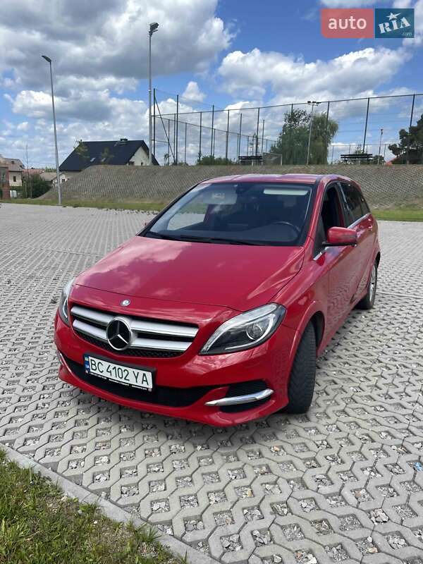 Хэтчбек Mercedes-Benz B-Class 2015 в 