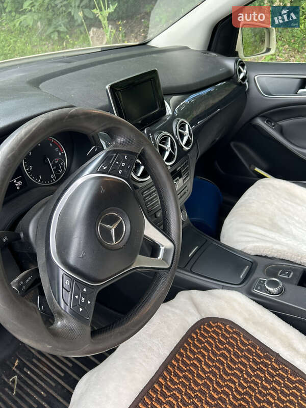 Хетчбек Mercedes-Benz B-Class 2013 в Чернівцях фото 6 Хетчбек Mercedes-Benz B-Class 2013 в Чернівцях