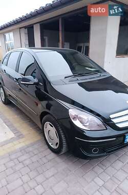 Хэтчбек Mercedes-Benz B-Class 2009 в 