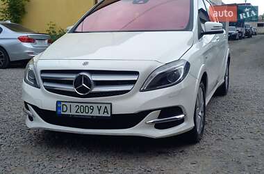 Хэтчбек Mercedes-Benz B-Class 2017 в 