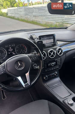 Хэтчбек Mercedes-Benz B-Class 2012 в 