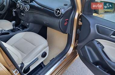 Хэтчбек Mercedes-Benz B-Class 2012 в 