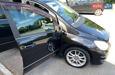Хэтчбек Mercedes-Benz B-Class 2011 в 