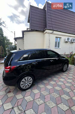 Хэтчбек Mercedes-Benz B-Class 2017 в 